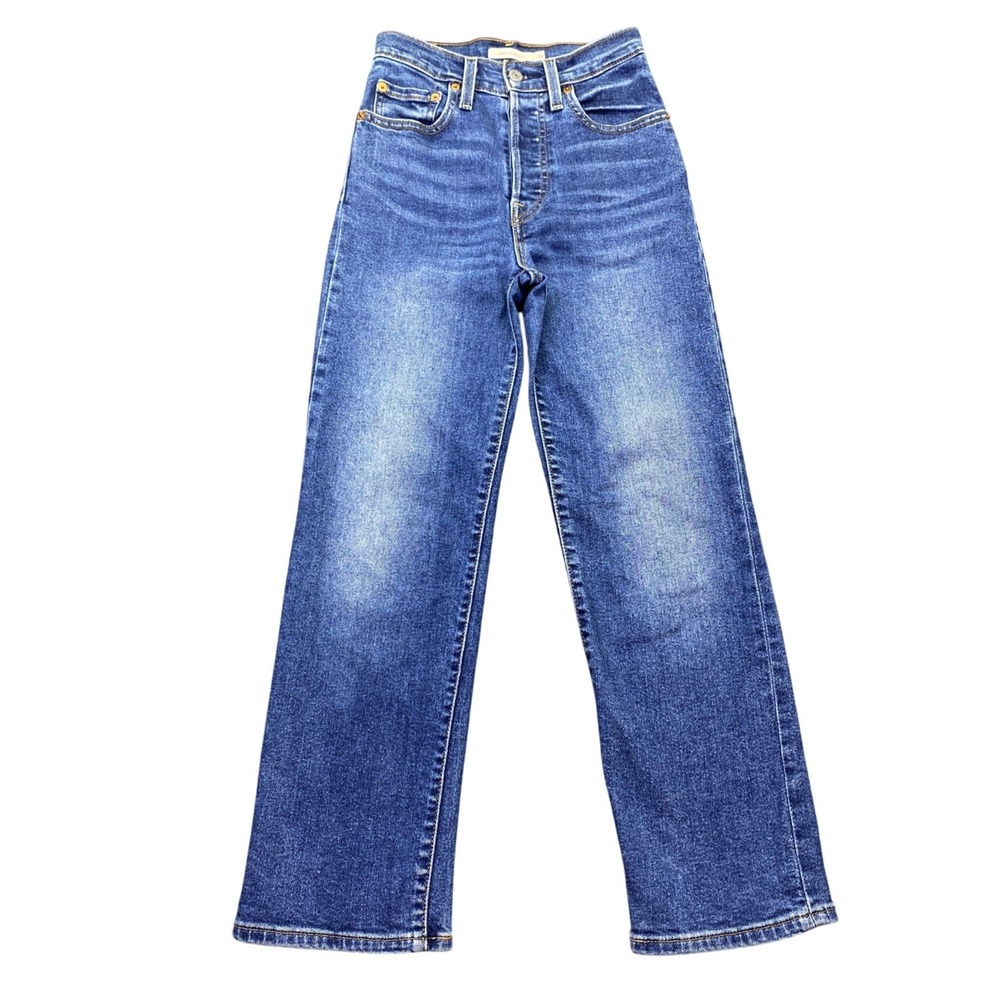 Levi's Women's Straight Leg Jeans in Medium Blue